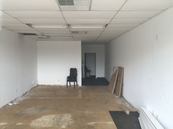 Retail Space For Lease: 2550 Mayport Rd, Jacksonville, FL 32233